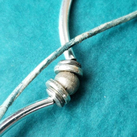 2/15$ Lizzy james metal and cord necklace - Picture 4 of 13